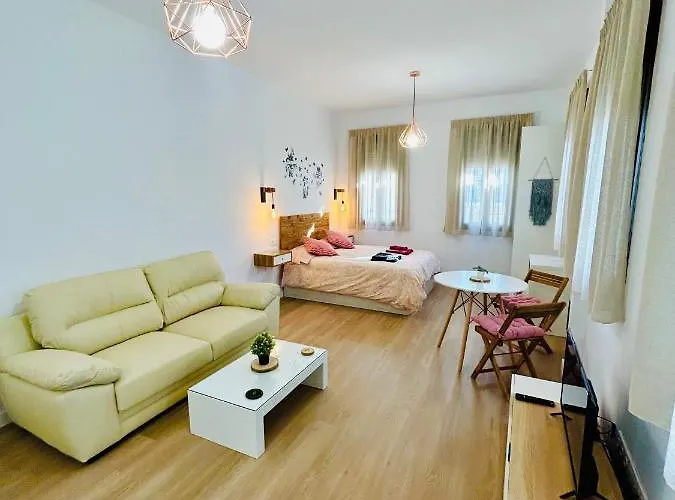 Coqueto Centrico Con Piscina * קורדובה